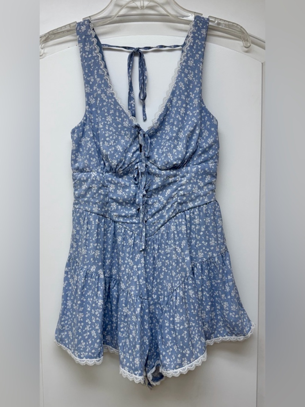 141: Francesca's Collections Blue Floral Tie-Front Romper - Small
